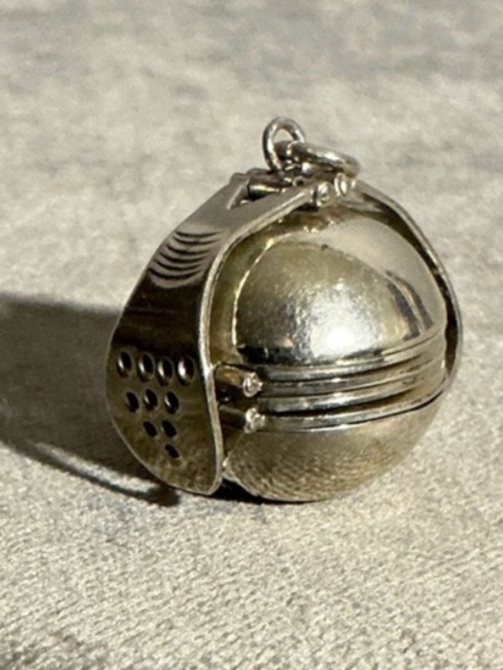 Vintage 1960s Sterling Silver Photo Orb Locket/Pendant